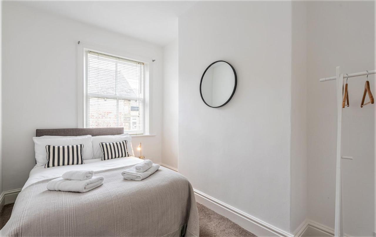 Perfectly Located 4 Storey Townhouse With 2 Parking Spaces In Central Harrogate Exterior foto