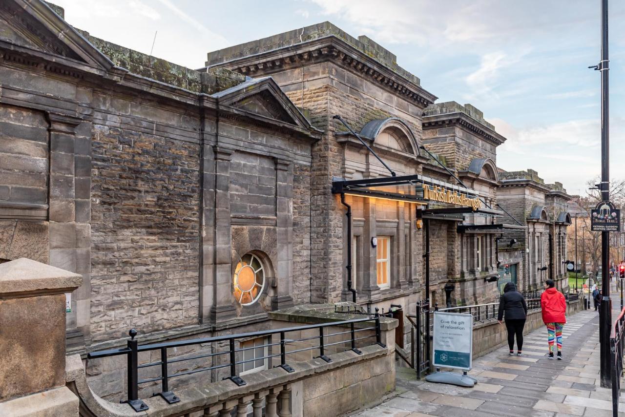 Perfectly Located 4 Storey Townhouse With 2 Parking Spaces In Central Harrogate Exterior foto