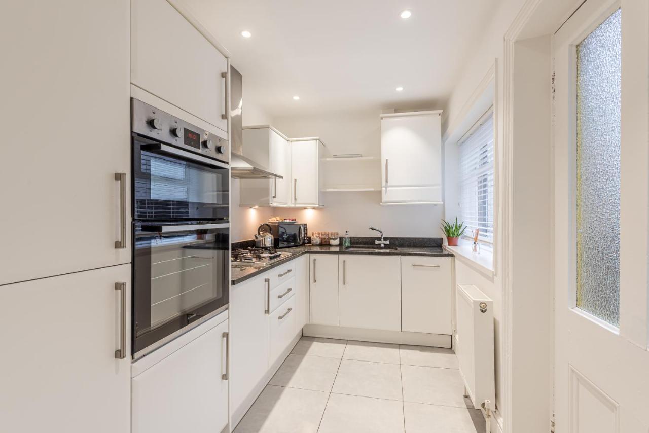 Perfectly Located 4 Storey Townhouse With 2 Parking Spaces In Central Harrogate Exterior foto