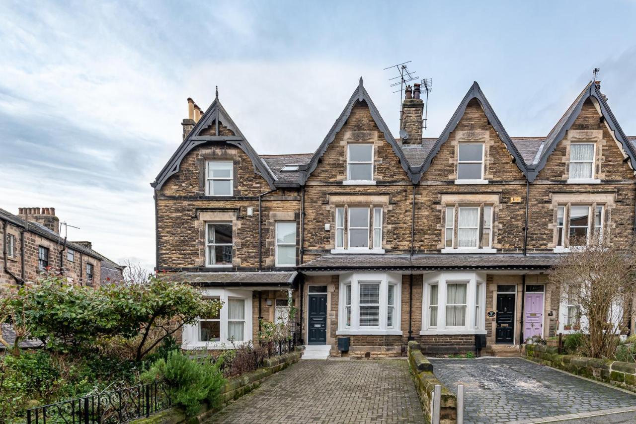 Perfectly Located 4 Storey Townhouse With 2 Parking Spaces In Central Harrogate Exterior foto