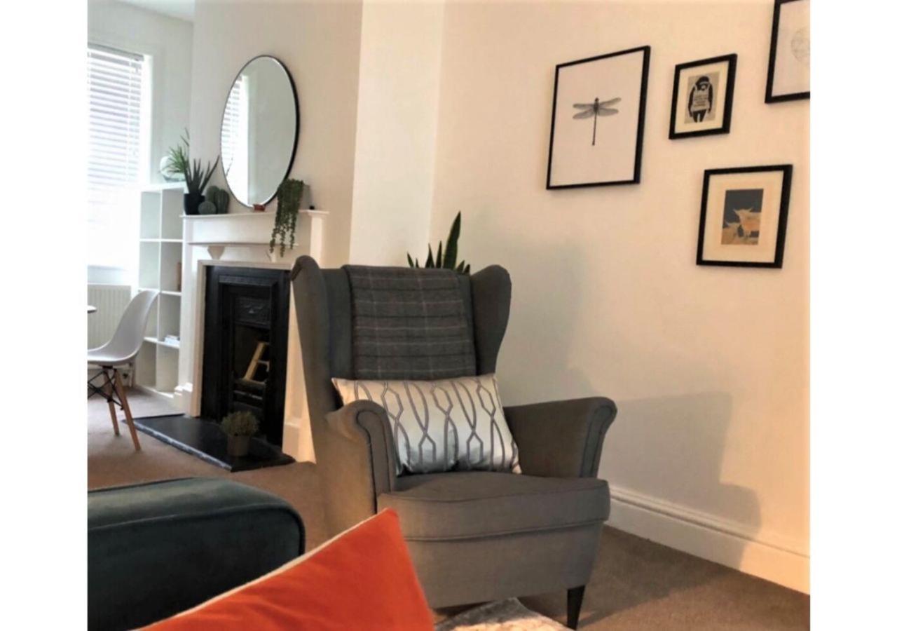 Perfectly Located 4 Storey Townhouse With 2 Parking Spaces In Central Harrogate Exterior foto