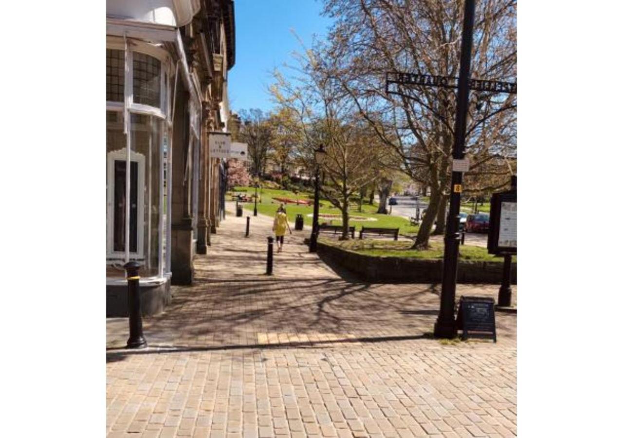Perfectly Located 4 Storey Townhouse With 2 Parking Spaces In Central Harrogate Exterior foto