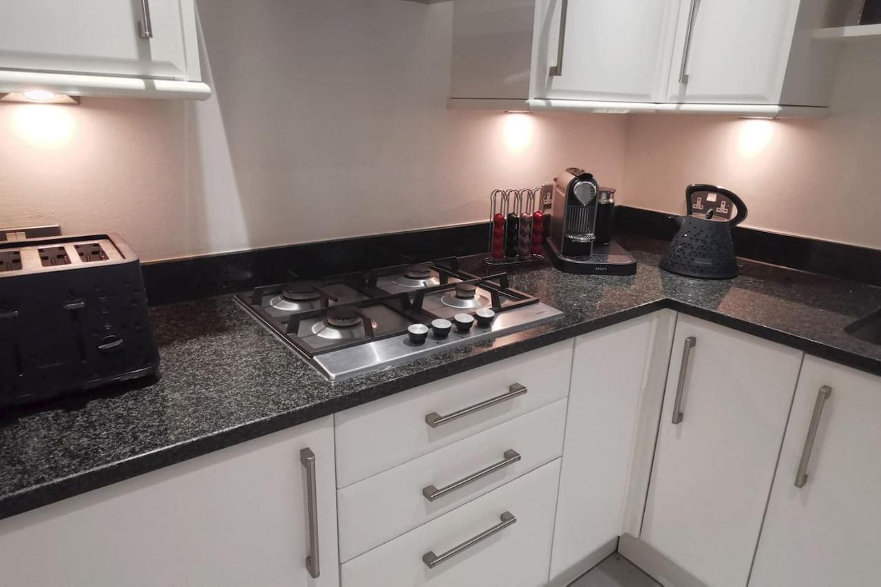 Perfectly Located 4 Storey Townhouse With 2 Parking Spaces In Central Harrogate Exterior foto